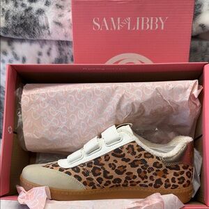 New women 7.5 Sam & Libby Leopard Print Sneakers